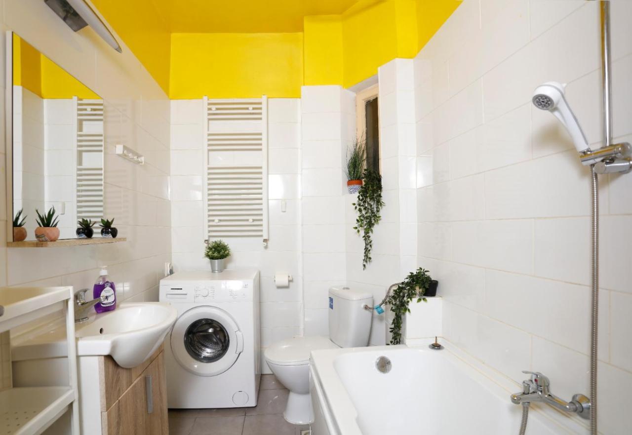 Lovely With 2 Bedrooms Appartamento Bucarest